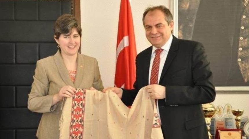 Amerikan Konsolos Yardımcısı Deborah Mennuti, Tekirdağ Belediyesini Ziyaret Etti