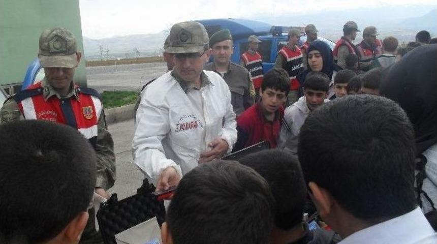 &Ouml;ğrencilerden Jandarmaya Ziyaret