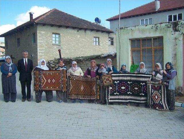 Korkuteli’nde Alafaradın Kilim Dokumacılığı Başladı