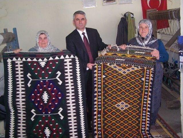 Korkuteli’nde Alafaradın Kilim Dokumacılığı Başladı