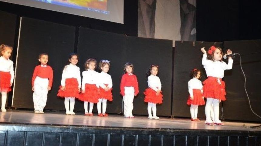 Minikler İstiklal Marşı Performansı İle Salonu Coşturdu