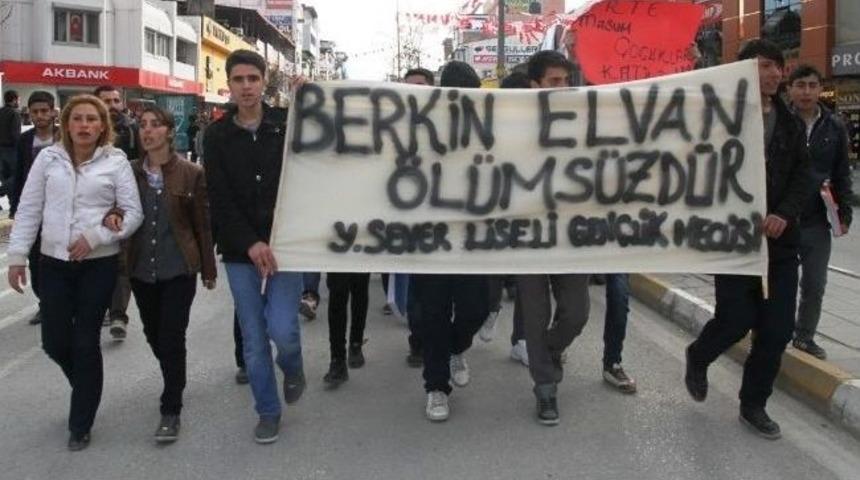 Yurtsever Liseliler Berkin Elvan İ&ccedil;in Y&uuml;r&uuml;d&uuml;