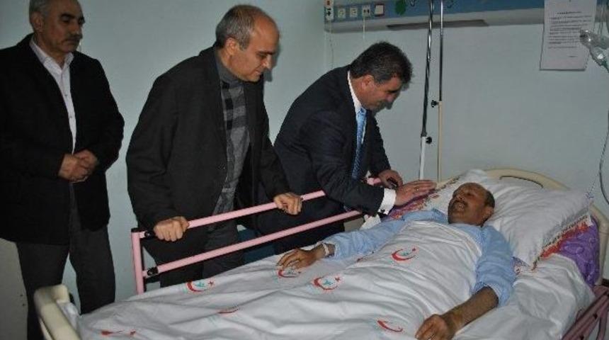 Başkan &Ouml;zdemir'den Yaralı İş&ccedil;ilere Ziyaret