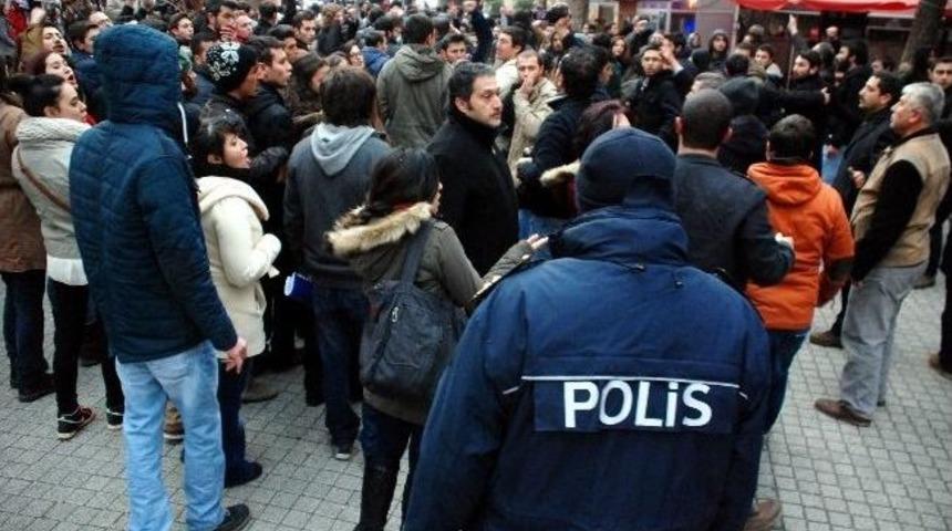 Esnafla G&ouml;sterici Arasında Kavga