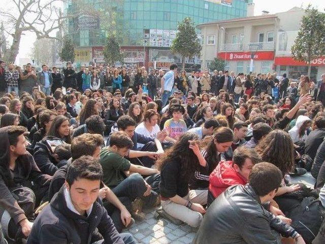 Edremit’te Liseliler Berkin Elvan İçin Eylem Yaptı 3