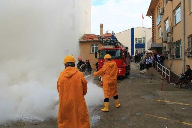 Vezirk&ouml;pr&uuml; de Yangın Tatbikatı 1