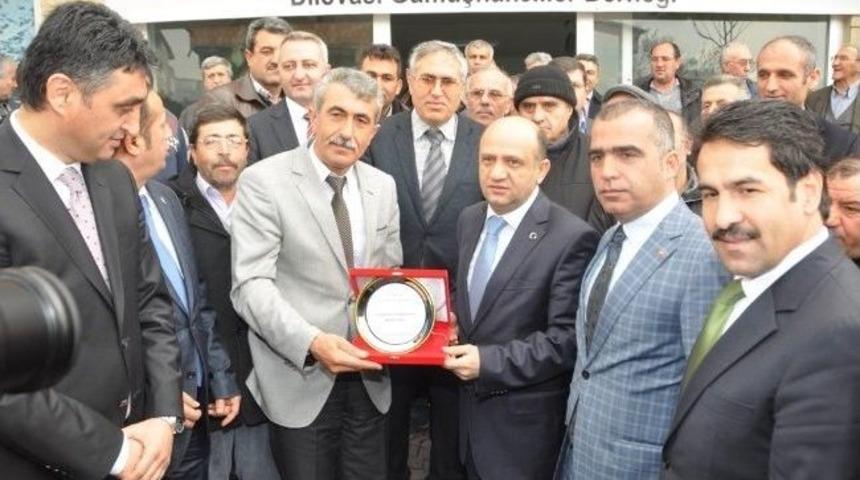 Işık: "&ccedil;ocuğunun Geleceğini D&uuml;ş&uuml;nen Ak Parti'ye Oy Versin"