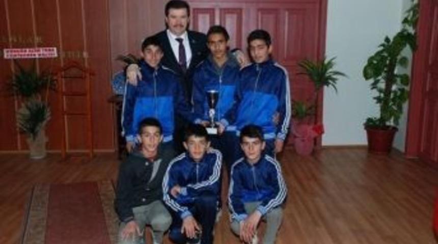 T&uuml;rkiye Birincileri İl Milli Eğitim M&uuml;d&uuml;r&uuml; &Ouml;zen'e Ziyaret