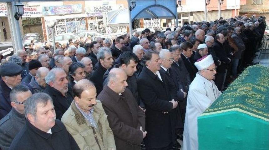 Y&uuml;r&uuml;yerek Gittiği Hastanede &Ouml;len Eski M&uuml;d&uuml;r Toprağa Verildi