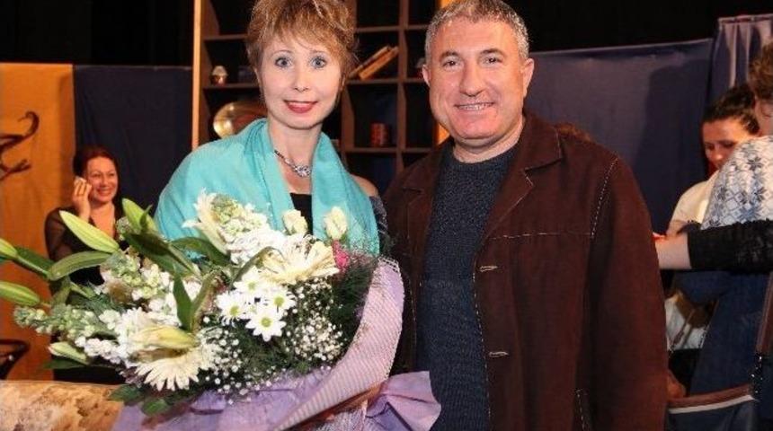 Ak Parti Adayı Sadi, Meclis &Uuml;yesi Adayının Rol Aldığı Oyunu İzledi