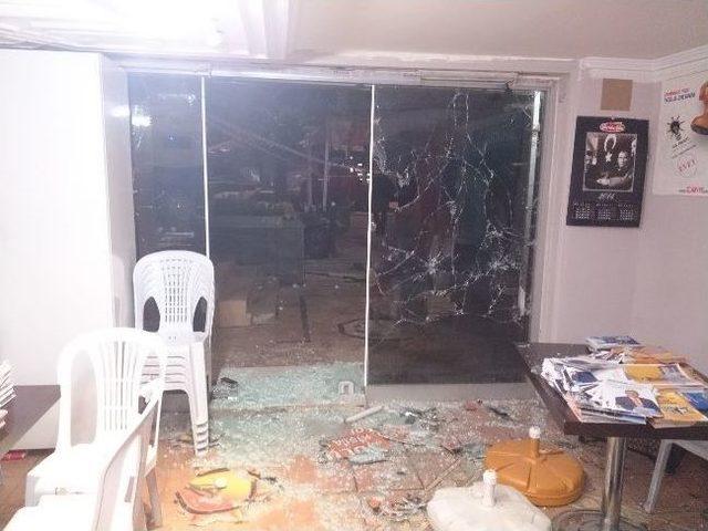 Ak Parti Muratpaşa Se&ccedil;im Ofislerine Saldırı 1