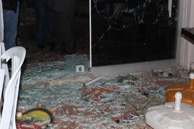 Ak Parti Muratpaşa Se&ccedil;im Ofislerine Saldırı 3