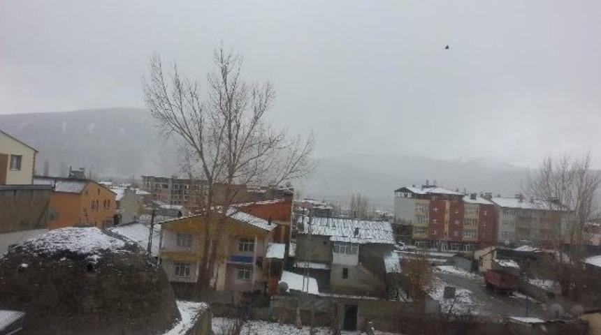 Mart Kapıdan Baktırdı