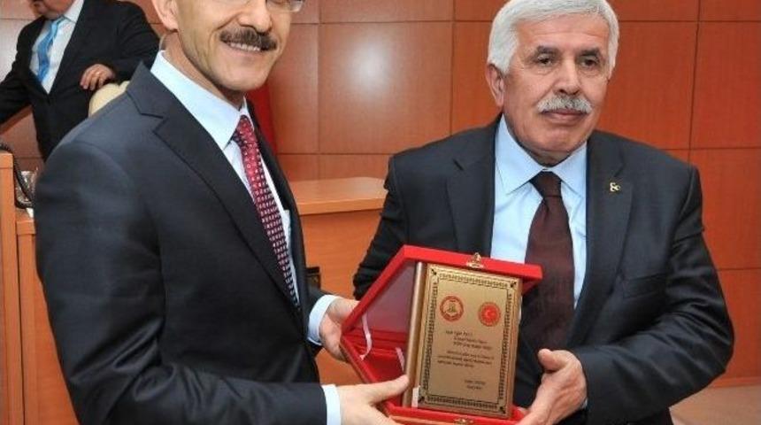 Uşak'ta İl Genel Meclisi &Uuml;yelerine Plaketli Uğurlama
