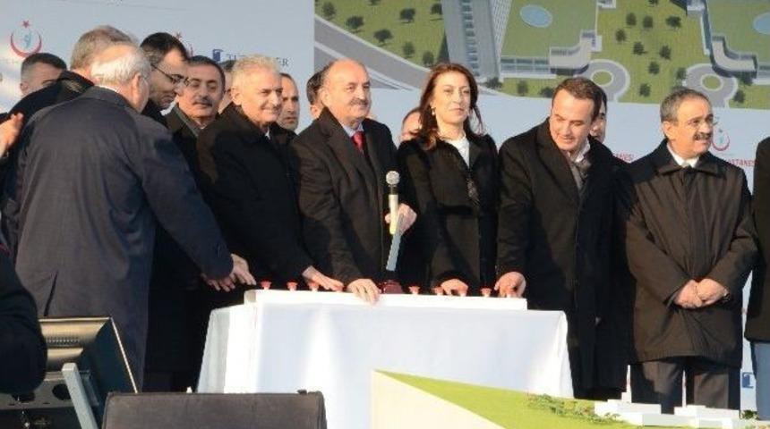 Bakan M&uuml;ezzinoğlu, İzmir'de Dev Şehir Hastanesinin Temelini Attı