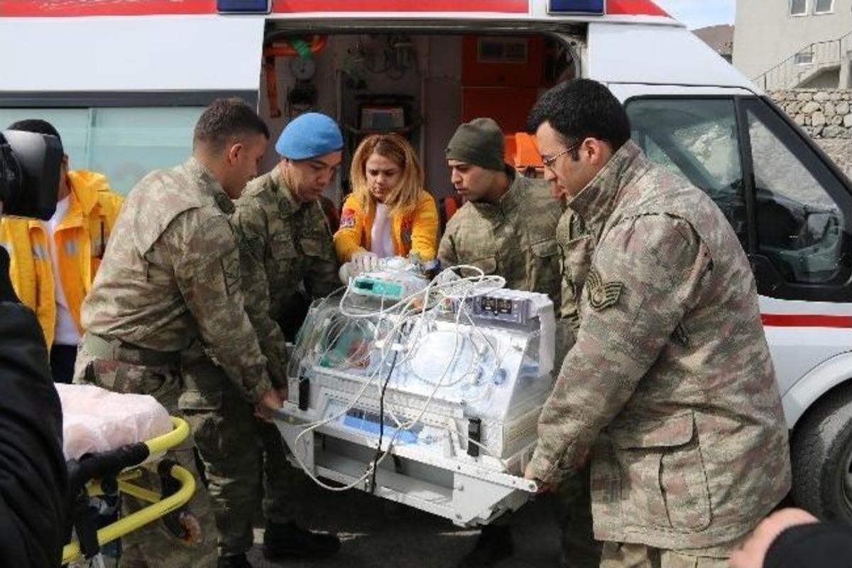 2 G&uuml;nl&uuml;k Bebek Helikopter&rsquo;le Van&rsquo; A Sevk Edildi