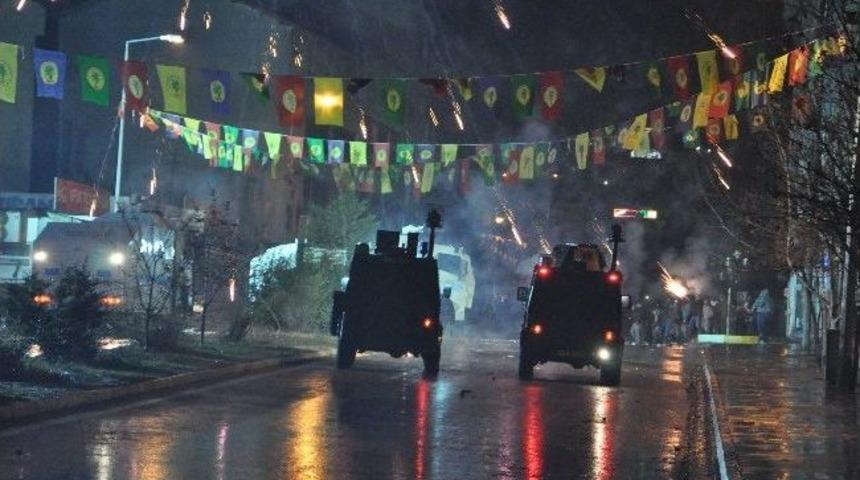Protestoculara Polis M&uuml;dahalesi