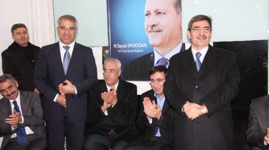 Bakan İdris G&uuml;ll&uuml;ce'den Partisinin Se&ccedil;im İrtibat B&uuml;rosuna Ziyaret