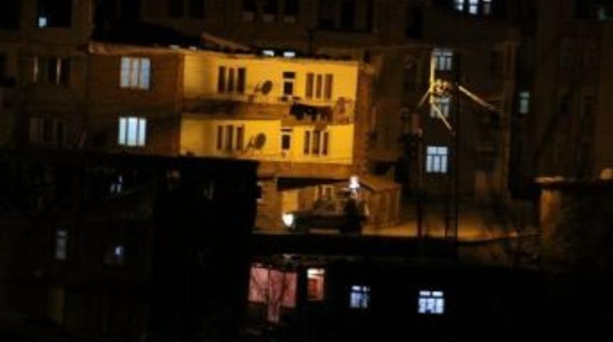 Hakkari&rsquo;de İzinsiz G&ouml;steriye Polis M&uuml;dahalesi