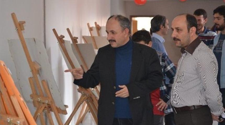 İletişim Fak&uuml;ltesi &Ouml;ğrencileri İleri Fotoğraf&ccedil;ılık Dersi Kapsamında Popart Sergisi A&ccedil;tı