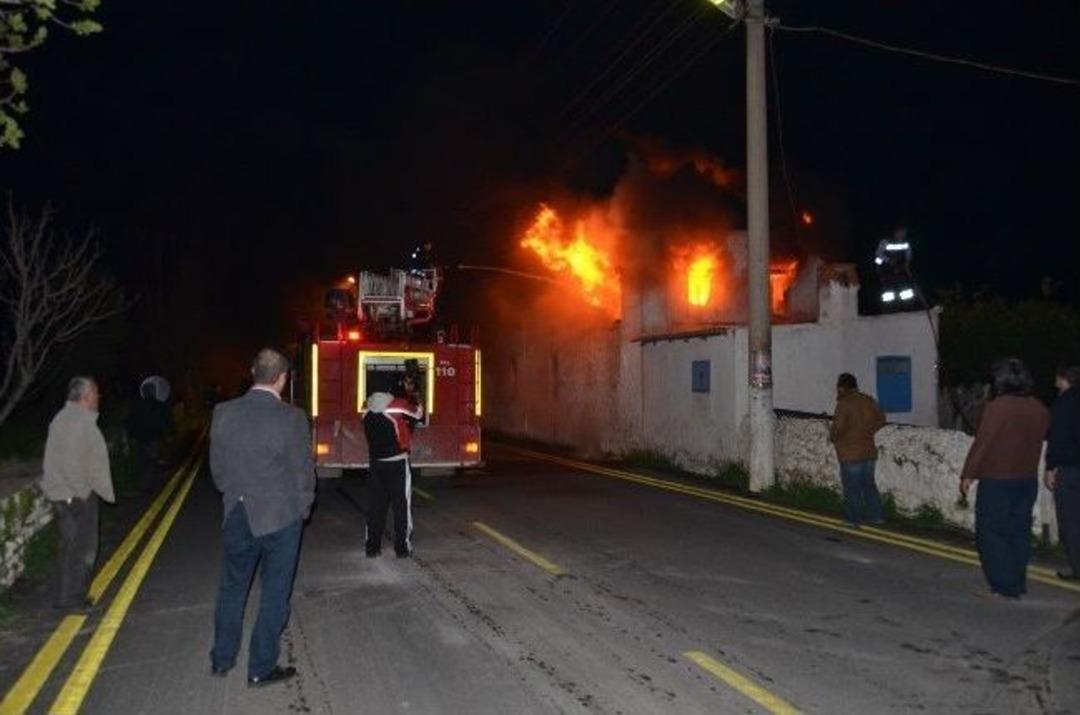 Bodrumda Bina Alevler İ&ccedil;inde Kaldı
