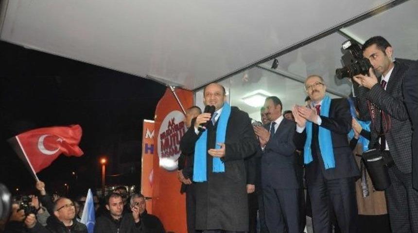 Bakan Fikri Işık Balıkesir'de Mahalle Mitingine Katıldı
