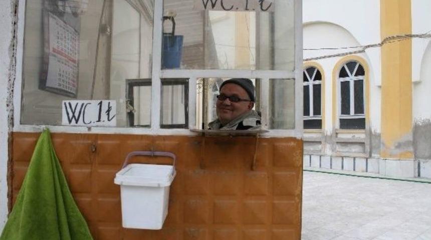 Ayhan Usta Parası Olduğu Halde Teşekkür Edenlere İnat, Tuvalet Ücretine Yüzde 100 Zam Yaptı