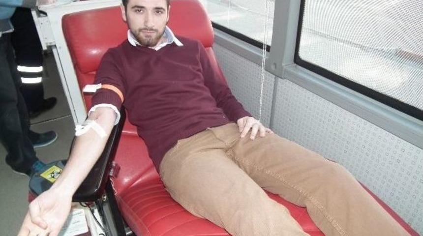 &Uuml;niversitelilerin Kan Bağışı Duyarlılığı