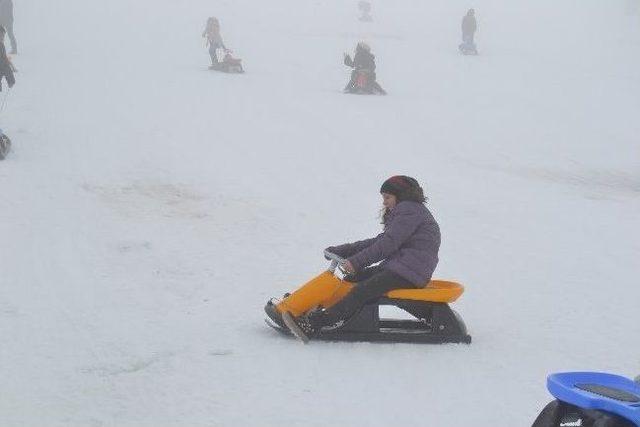 Erciyes’te Sisli Havada Kayak Keyfi