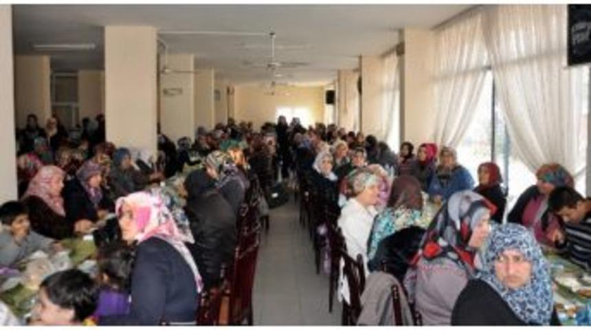 Ak Partili Kadınlar Yemekte Buluştu