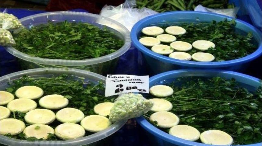 Karaciğer Dostu Enginar Pazarcıların Y&uuml;z&uuml;n&uuml; G&uuml;ld&uuml;rd&uuml;