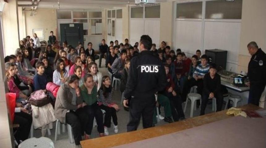 &Ouml;ğrenciler Trafik Konusunda Bilgilendiriliyor