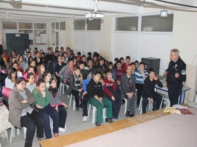 Öğrenciler Trafik Konusunda Bilgilendiriliyor 2