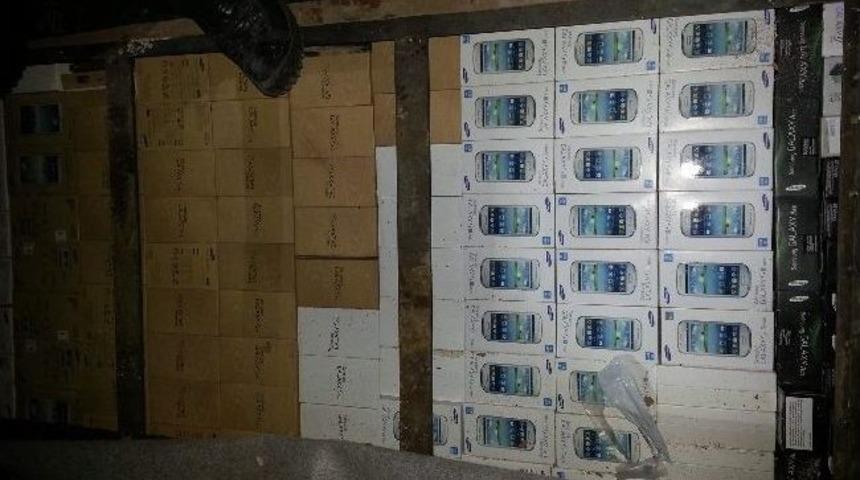 Van&rsquo;da 179 Adet Ka&ccedil;ak Cep Telefonu Ele Ge&ccedil;irildi