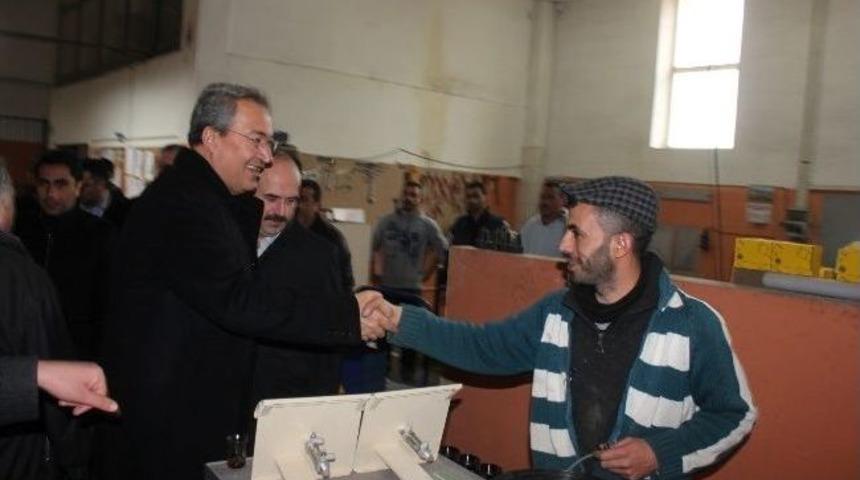 &Uuml;nver, Sanayicilerle Kahvaltıda Bir Araya Geldi