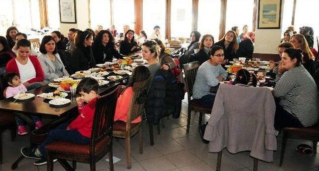 G&uuml;l&uuml;mser Mehmet Danacı Ortaokulundan Bayanlara &Ccedil;ay 1