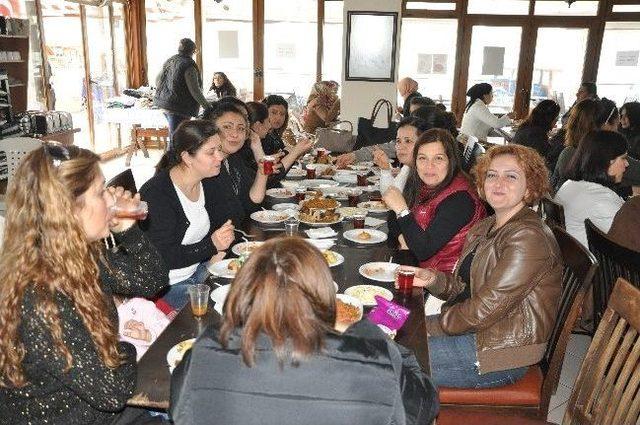 G&uuml;l&uuml;mser Mehmet Danacı Ortaokulundan Bayanlara &Ccedil;ay 3