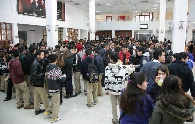 Küçükçekmeceliler, İstiklal Şairini Andı