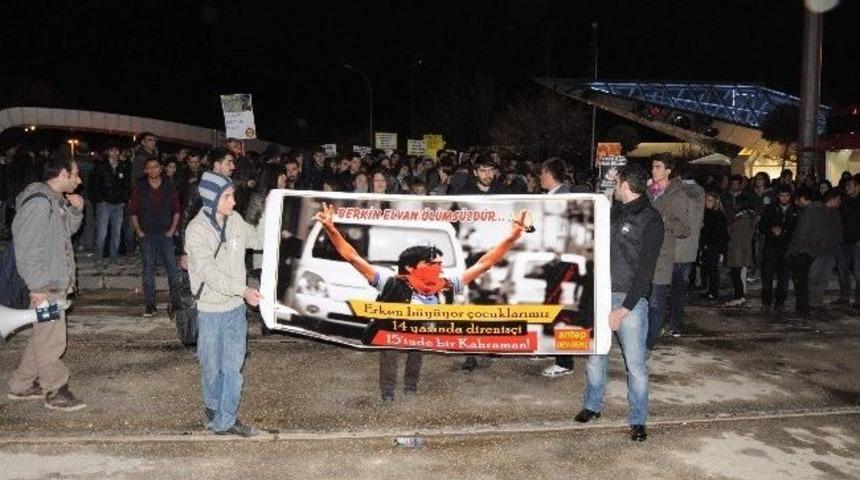 Berkin Elvan İ&ccedil;in Oturma Eylemi Yaptılar