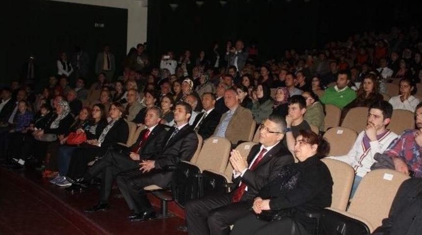 G&ouml;rme Engelliler Yanık Sesleriyle Ağlattı