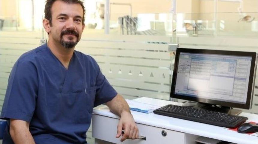 Prof. Dr. Doğan: "diş &Ccedil;&uuml;r&uuml;ğ&uuml;n&uuml;n Kaynağı Şeker Değil"