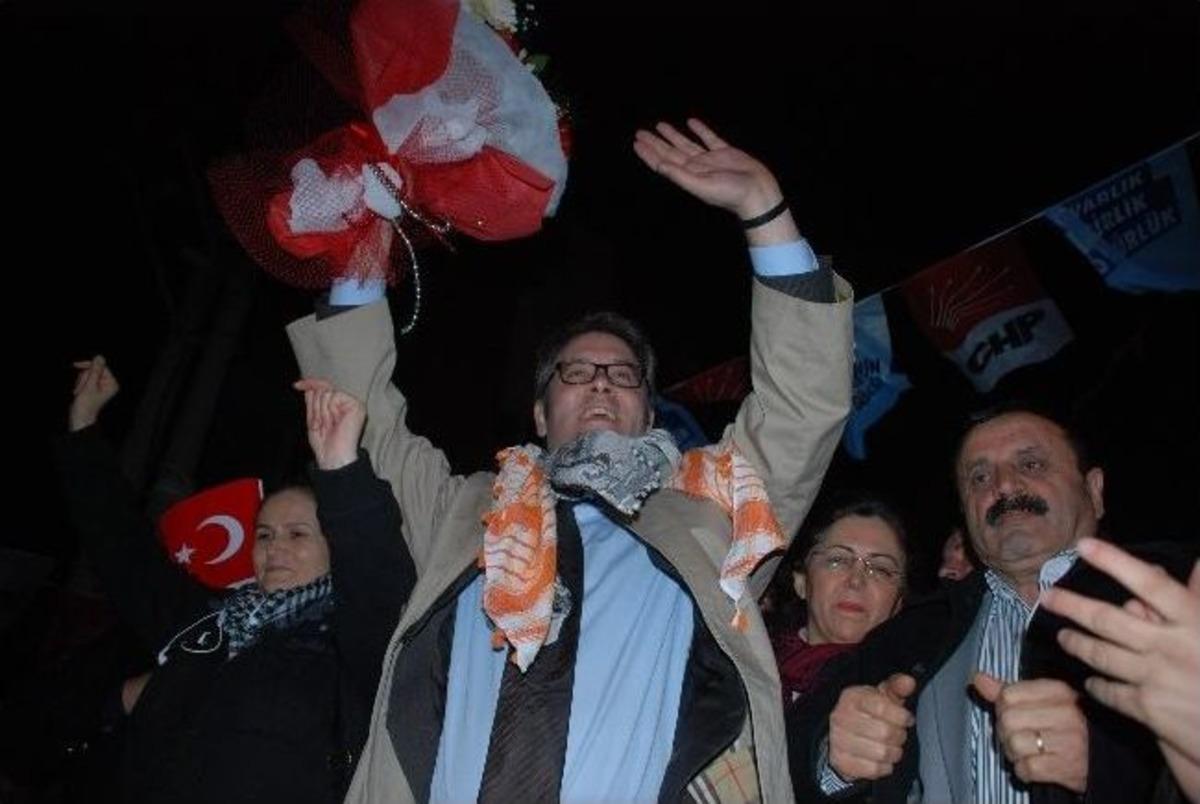 Bucalılar, Başkan Adayı Piriştinayı Omuzlarda Taşıdı