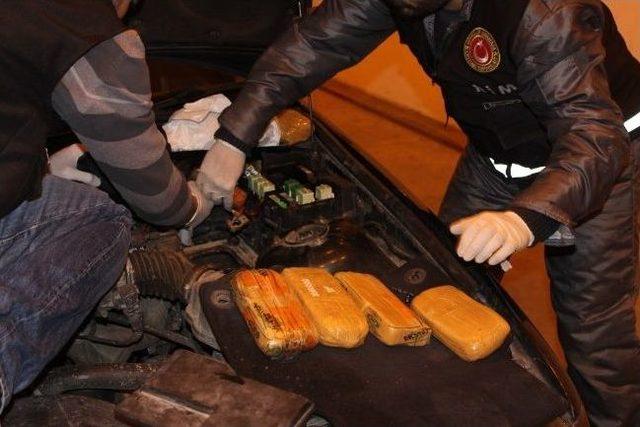 İpsala da Bir Otomobilde 4 Kilo Eroin Ele Ge&ccedil;irildi 2