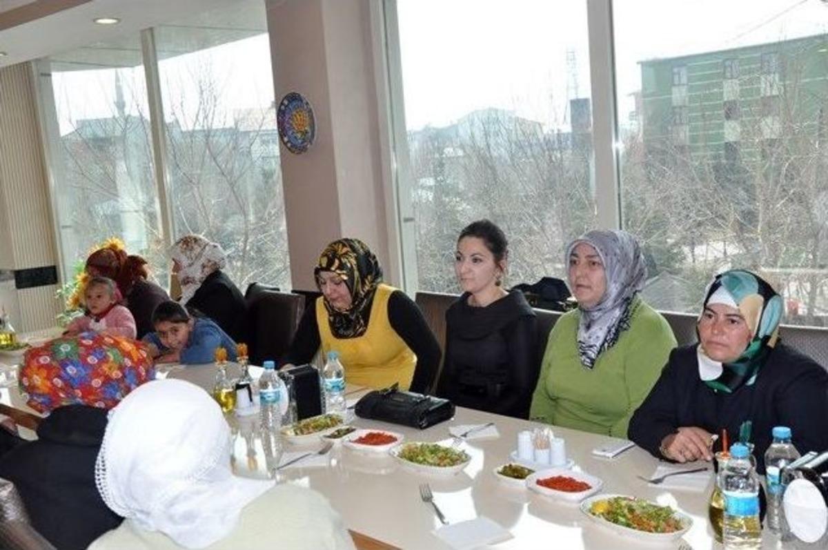 Patnos Kadın Hakları Derneği '8 Mart D&uuml;nya Kadınlar G&uuml;n&uuml;' İ&ccedil;in Program D&uuml;zenledi