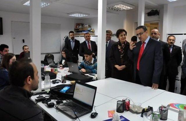 Vali Ali İhsan Su D&uuml;zce Teknoparkı Ziyaret Etti 1