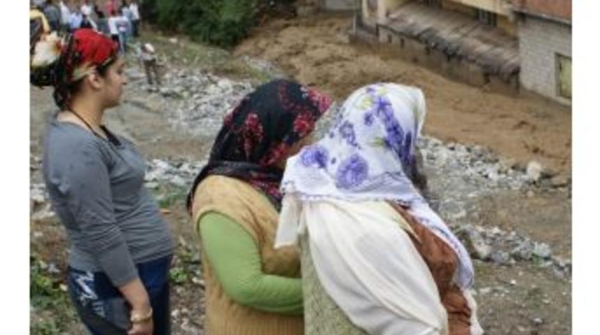 Hakkari&rsquo;deki Dere Yatakları Tehlike Sa&ccedil;ıyor