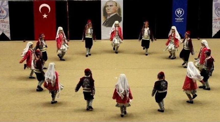 Halk Oyunları Yarışması Başladı