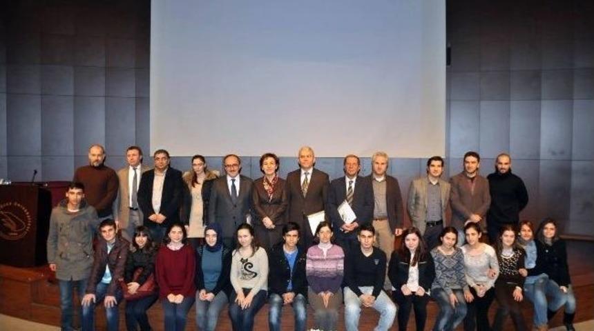 D&uuml;zce &Uuml;niversitesinde Mehmet Akif Ersoy Anıldı