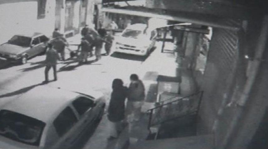 (&ouml;zel Haber) Okmeydanı&rsquo;nda &Ouml;ld&uuml;r&uuml;len Gen&ccedil; Vurulduktan Sonra Karga Tulumba Taşındı