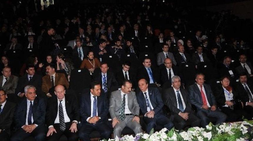 M&uuml;steşardan &Uuml;niversitelilere Yıllık 100 Bin Lira Hibe &Ccedil;ağrısı